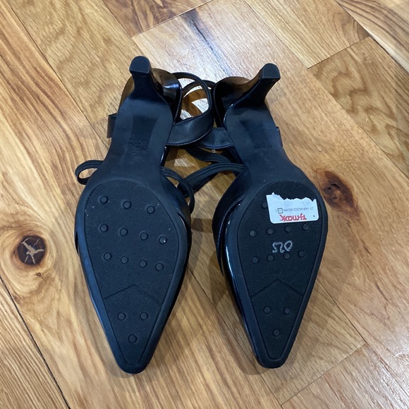 3 inch heals with strap, patent and faux leather accents - Picture 2 of 3